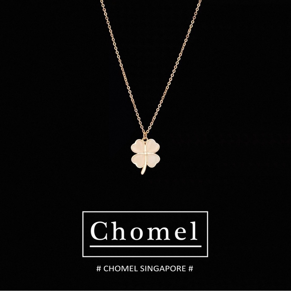 Chomel Four-Leaf Clover Pendant Necklace – Mother-of-Pearl, Lucky Charm